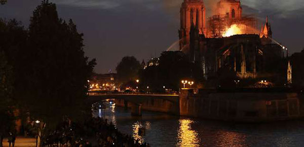 Un terrible incendie ravage la cathédrale Notre-Dame de Paris